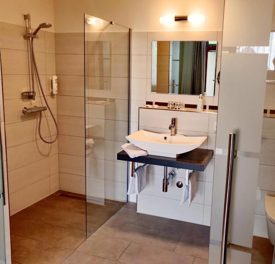 Hotel Neue Hoehe Klingenberg Екстер'єр фото