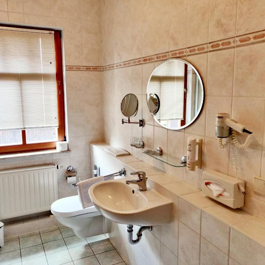 Hotel Neue Hoehe Klingenberg Екстер'єр фото