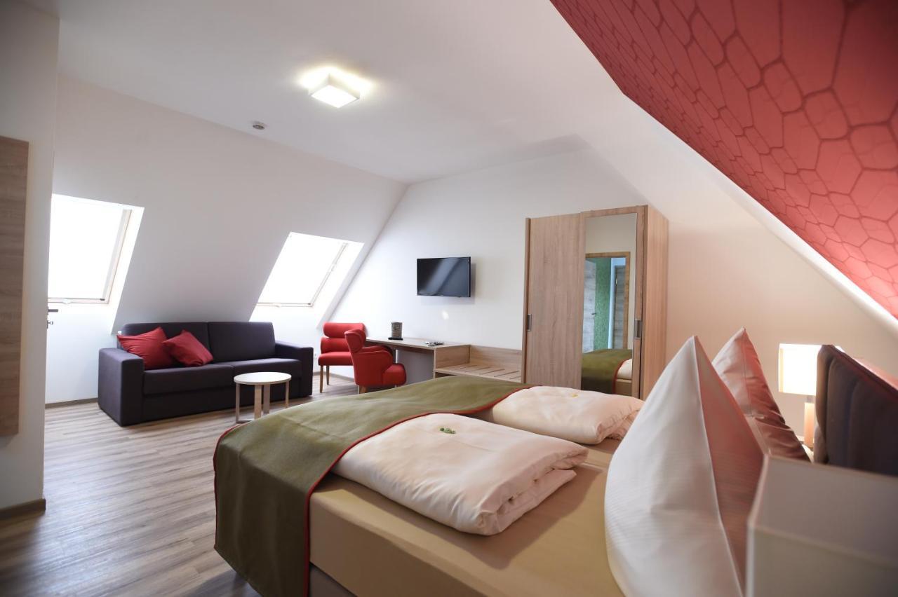 Hotel Neue Hoehe Klingenberg Екстер'єр фото