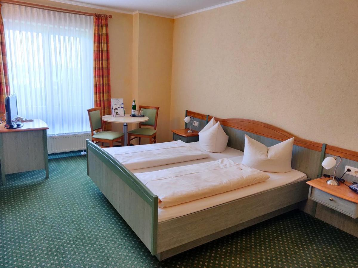 Hotel Neue Hoehe Klingenberg Екстер'єр фото