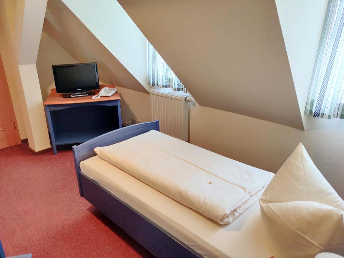 Hotel Neue Hoehe Klingenberg Екстер'єр фото