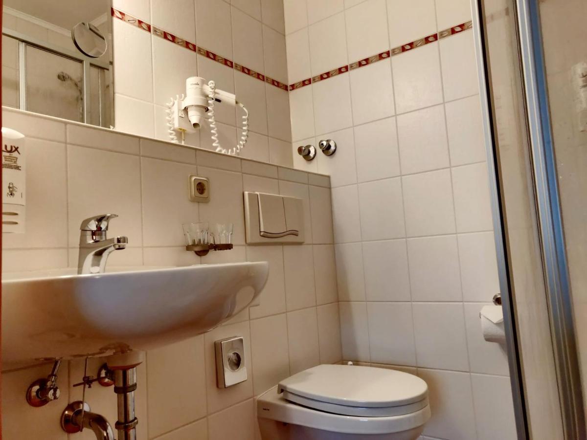 Hotel Neue Hoehe Klingenberg Екстер'єр фото