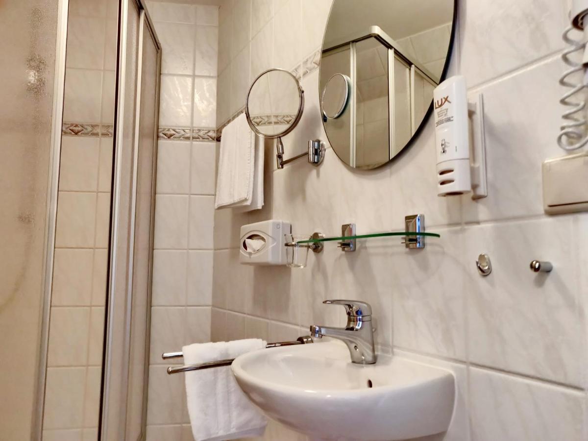 Hotel Neue Hoehe Klingenberg Екстер'єр фото