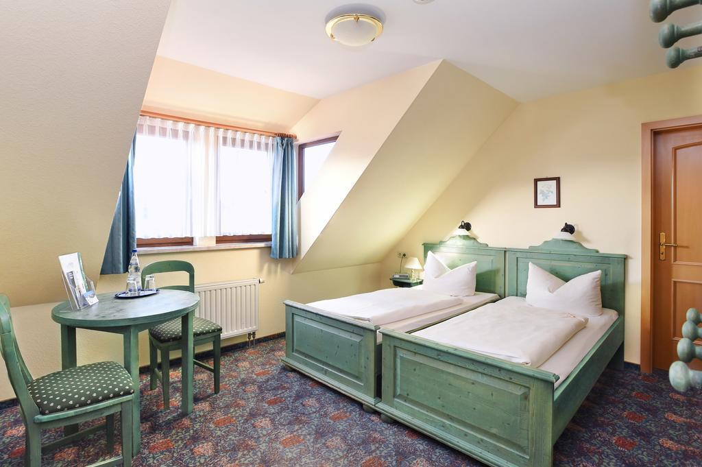 Hotel Neue Hoehe Klingenberg Екстер'єр фото