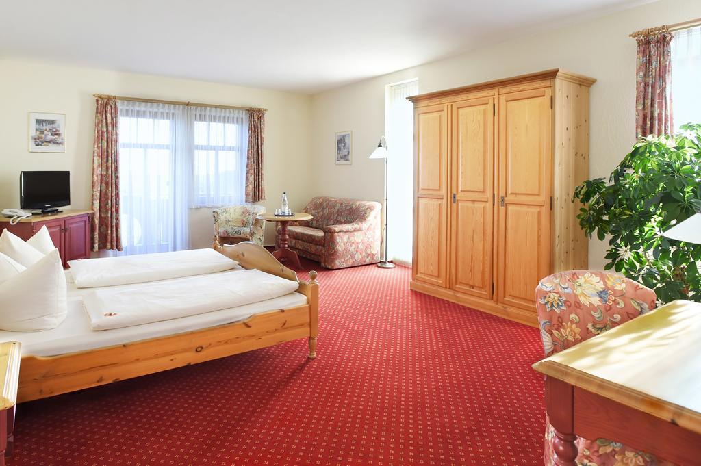 Hotel Neue Hoehe Klingenberg Екстер'єр фото