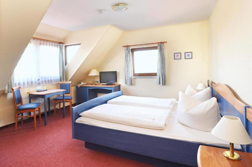 Hotel Neue Hoehe Klingenberg Екстер'єр фото